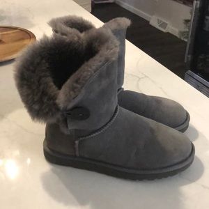 Bailey button UGG gray